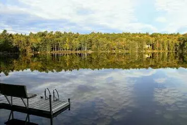 コテージ Lakefront Escape: Boat Dock, Grill, Fire Pit!