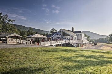 Hus på landet Mcgaheysville Vacation Rental: Yard & Fire Pit!