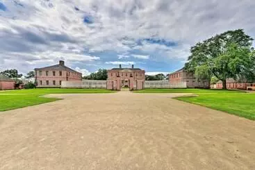 Mökkimajoitus New Bern Home W/yard, Grill+walkable Location