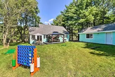 Mökkimajoitus Game Room, Community Beach: Pocono Home!