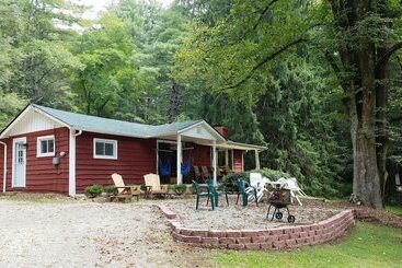 کلبه 20 Acre Cabin W/ Pond: 6 Mi To River Arts District