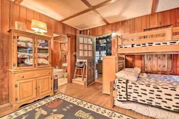 קוטג'' Secluded & Rustic Lake Harmony Cabin W/ Fire Pit!