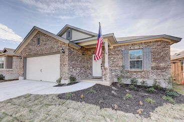 Cottage Bastrop Home W/ Yard, 28 Mi To Austin!