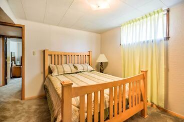 بيت ريفى Bright Springer House W/ Hammock & Orchard Views!