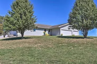 Mökkimajoitus Missouri Getaway W/ Pasture Views & Patio!