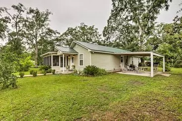 Dom wiejski Carrabelle Home Near River, Beach & Downtown!