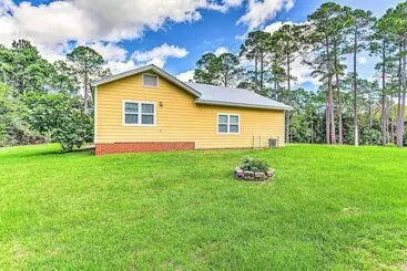 Mökkimajoitus Charming Home: 2 Mi To Dtwn Defuniak Springs!