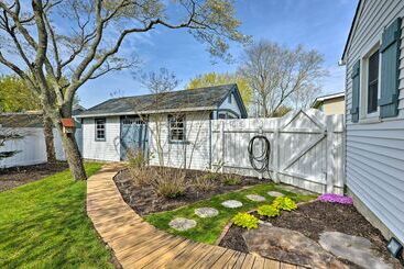 Cozy Villas Beach Cottage: Blocks To Bayshore