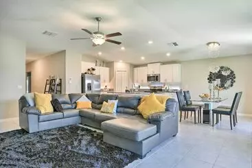 Mökkimajoitus Modern & Bright Ruskin Home Near Bahia Beach!