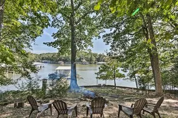 Mökkimajoitus Osage Beach Lakehouse: Dock Access & Fire Pit