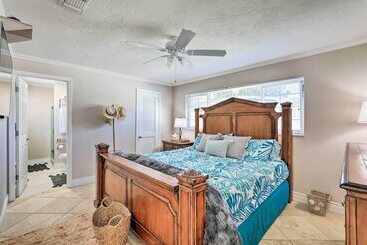 بيت ريفى Waterfront Palmetto Home W/ Pool, Dock & Kayaks!