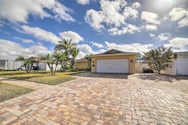 Mökkimajoitus Waterfront Tampa Oasis W/ Outdoor Bar & Grill