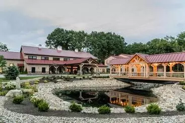 簡易ホテル Tall Oaks Resort