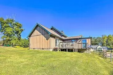 Mökkimajoitus Lovely Pet Friendly Flat Rock Cabin From 1905