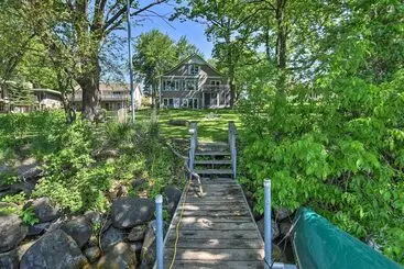 コテージ Pet Friendly Family Home Situated On Green Lake!