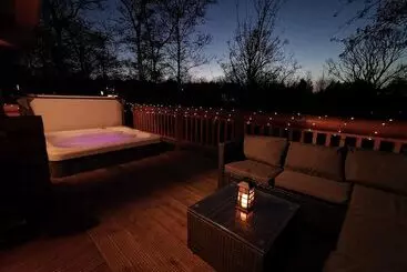 Casa Rural Starlight Log Cabin With Hot Tub And Lake View