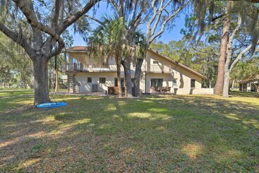 Vakantiehuisje The Peacock Farm Largo Home + Outdoor Oasis!