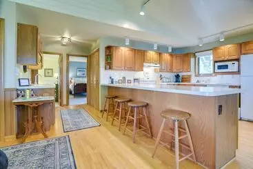 Calm Stewartstown Cottage On 90 Acres W/ Barn