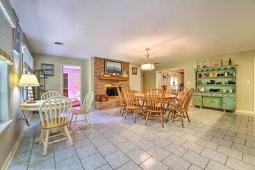 Сельский дом Oxford Home With Hot Tub, 10 Mi To Ole Miss