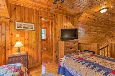 Mökkimajoitus Secluded Cabin Between Boone & Blowing Rock!