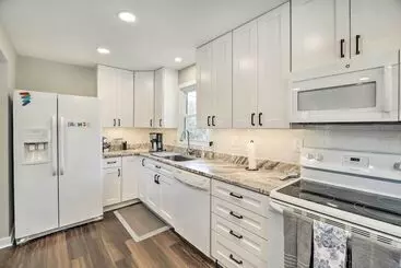 Mökkimajoitus Updated Kingsport Home W/ Deck + Mtn Views!