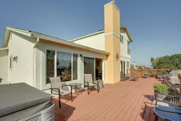 별장 Vallejo Home W/spacious Deck, Hot Tub & Views