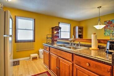 بيت ريفى Wooded Twin Lakes Retreat: 13 Mi To Lake Michigan!