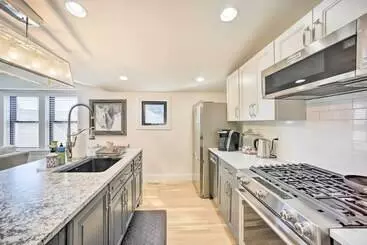 Walk To Town   Castle Rock Cottage!