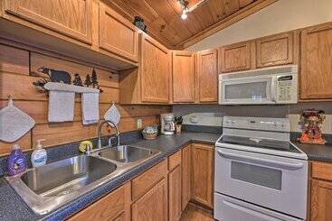 קוטג'' Bear Den  Cabin: Hot Tub, 4 Mi To Nantahala River