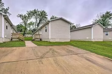 Mökkimajoitus Comfy West Plains Home < 1 Mi To Main Street!