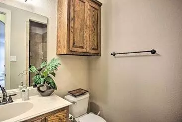 Mökkimajoitus 4 Mi To Grapevine Lake: Texas Home W/ Media Room