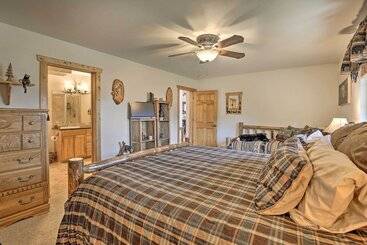 קוטג'' Deck, Bar & Mtn Views: Grand Granby Retreat!