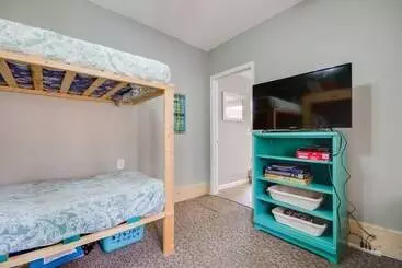 Mökkimajoitus Dock & Furnished Deck: Lakefront Gravois Mills Gem