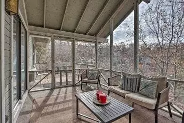 Mökkimajoitus Osage Beach Family Home With Resort Perks!