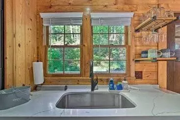 Mökkimajoitus Peaceful Moravian Falls Cabin Near Fishing!