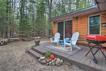 Mökkimajoitus Rustic Frederic Cabin Near Cross Country Skiing!