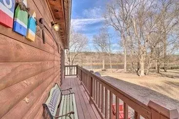 Mökkimajoitus Secluded White River Haven Near Devils Knob!