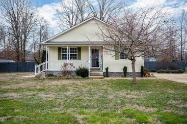 קוטג'' Single Story Manchester Home Close To Parks!