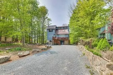 Mökkimajoitus Spacious Lake Ariel Home W/ Community Amenities!