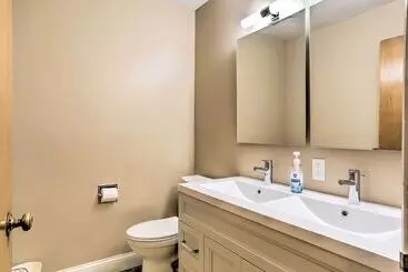 コテージ Toledo Home W/ Direct Golf Course Access!