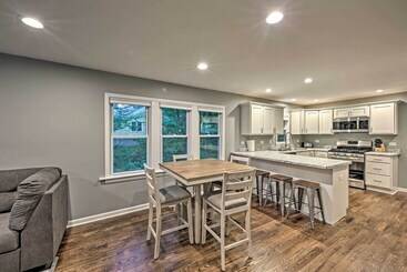 Updated Twin Lakes Cottage, Walk To Lake Mary