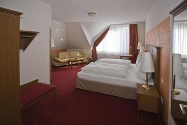 Отель Schuberths Am Schloss