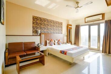 Fabhotel Prime Devanshi Inn