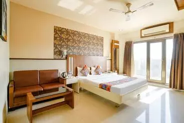 Fabhotel Prime Devanshi Inn