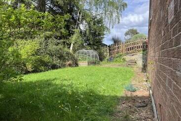 اقامتگاه Beautiful 3 Bed House With Hot Tub In Blaydon Burn