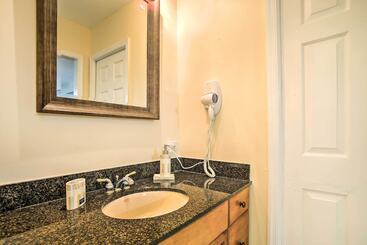 קוטג'' Riviera Beach Vacation Home W/ Pool: Walk To Beach