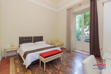 مسافرخانه Umberto House Catania