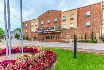 Chateau Saint Denis A Historic Hotel Downtown Natchitoches