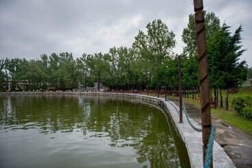 Отель Voila Mamaia