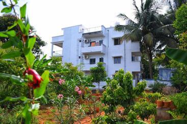 호텔 Sizzling Inn Pondy